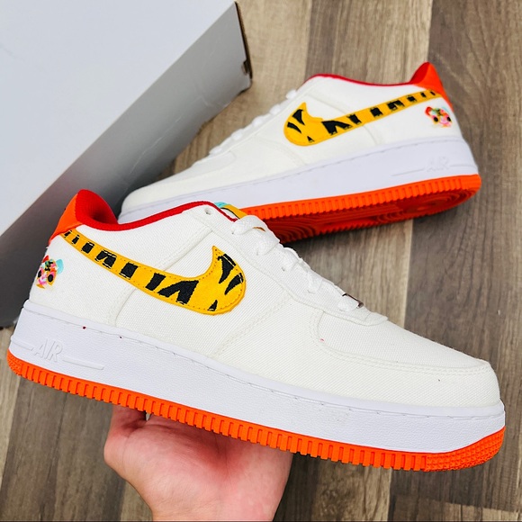 Nike Shoes - Nike Air Force 1 LV8